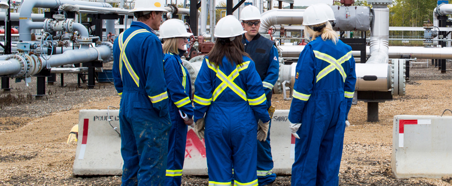 Ovintiv-employees-touring-Saturn-Compressor-Plant-_no-logo-version_.jpg