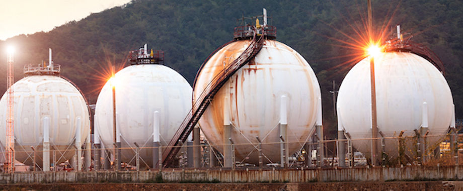 LNG Tanks 678x250.jpg