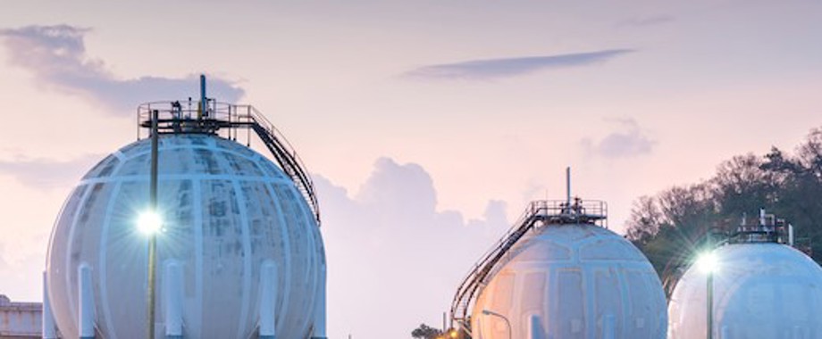 carousel lng-tanks-2-800.jpg