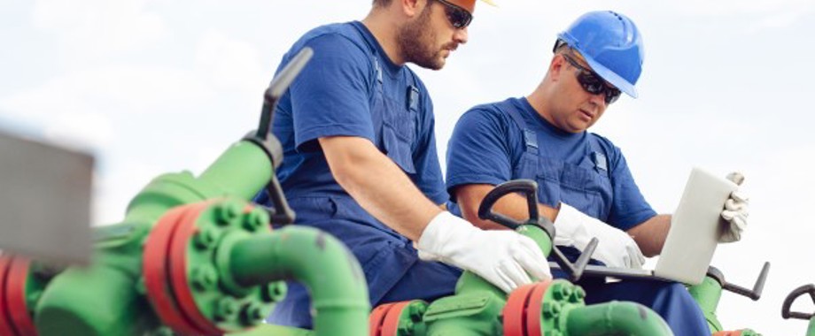 gas pipeline workers.jpg