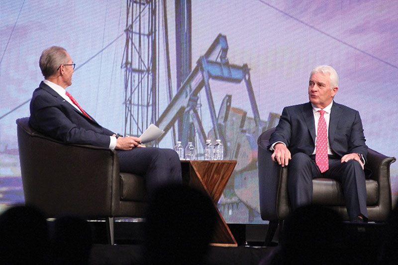 Harold Hamm and Kelcy Warren discuss a variety of topics at the Williston Basin Petroleum Conference. (Photo: Dwayne Walker Photography)
