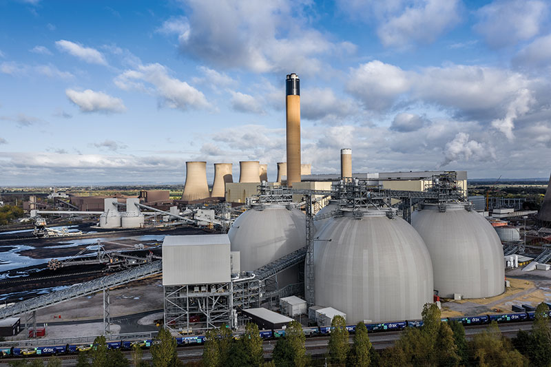 Storage tanks with carbon capture capabilities
